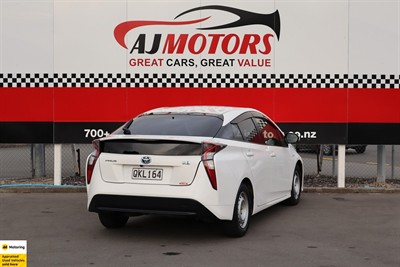 2018 Toyota Prius - Thumbnail