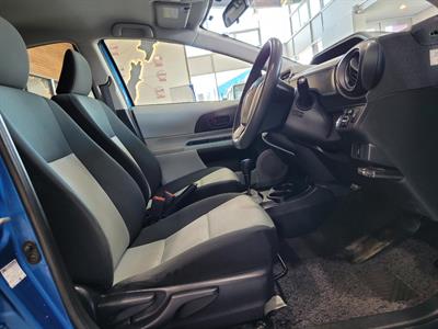2012 Toyota Aqua - Thumbnail