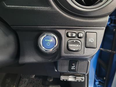2012 Toyota Aqua - Thumbnail