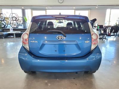 2012 Toyota Aqua - Thumbnail
