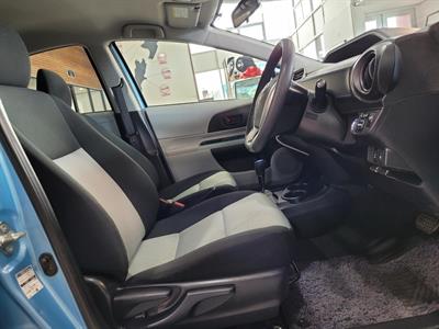 2012 Toyota Aqua - Thumbnail