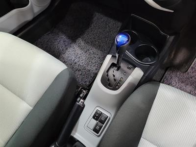 2012 Toyota Aqua - Thumbnail