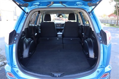 2017 Toyota RAV4 - Thumbnail