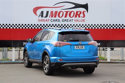 2017 Toyota RAV4 - Thumbnail