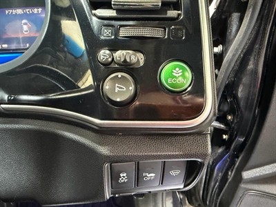 2015 Honda Grace - Thumbnail