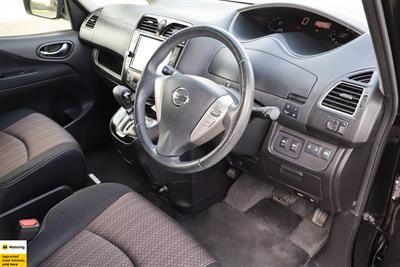 2015 Nissan Serena - Thumbnail