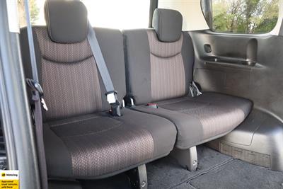 2015 Nissan Serena - Thumbnail