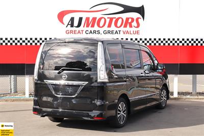 2015 Nissan Serena - Thumbnail