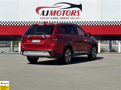 2021 Mitsubishi Outlander - Thumbnail