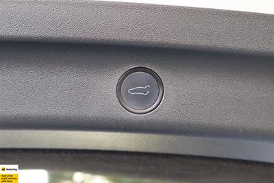 2022 Tesla Model Y - Thumbnail