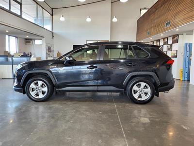2021 Toyota RAV4 - Thumbnail