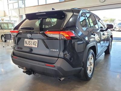 2021 Toyota RAV4 - Thumbnail