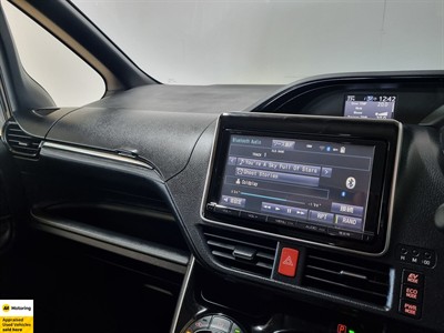 2015 Toyota Esquire - Thumbnail