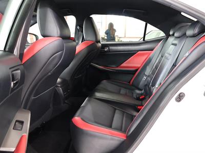 2015 Lexus IS 300h - Thumbnail