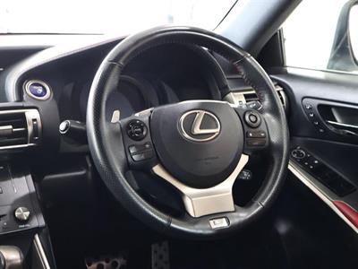 2015 Lexus IS 300h - Thumbnail