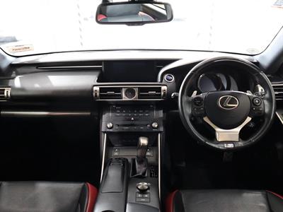2015 Lexus IS 300h - Thumbnail