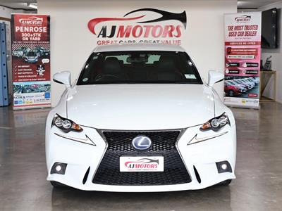 2015 Lexus IS 300h - Thumbnail