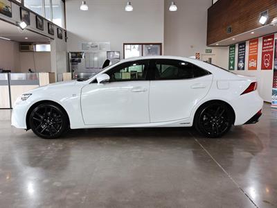 2015 Lexus IS 300h - Thumbnail