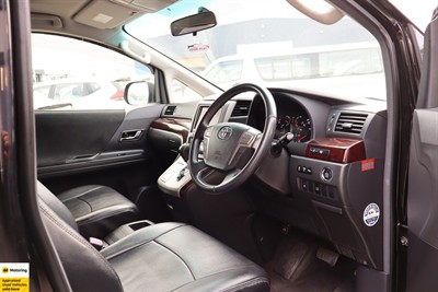 2013 Toyota Vellfire - Thumbnail