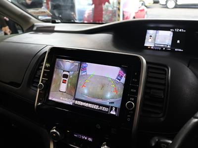 2017 Nissan Serena - Thumbnail