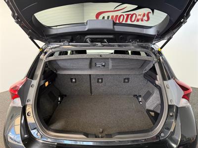 2016 Toyota Auris - Thumbnail