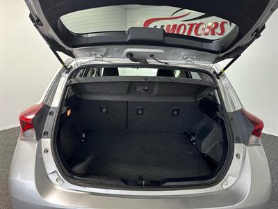 2016 Toyota Auris - Thumbnail