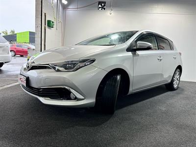2016 Toyota Auris - Thumbnail