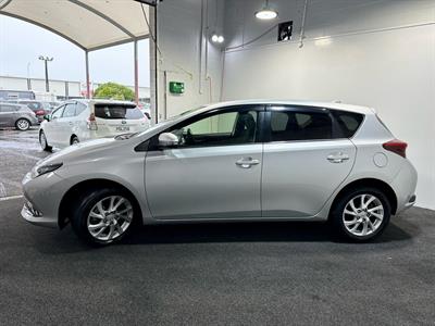 2016 Toyota Auris - Thumbnail