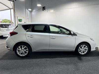 2016 Toyota Auris - Thumbnail