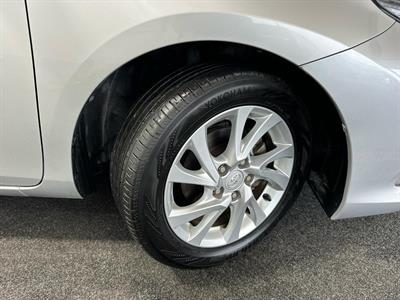 2016 Toyota Auris - Thumbnail