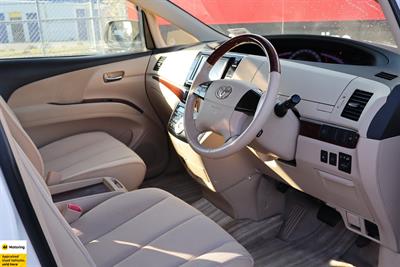 2012 Toyota Estima - Thumbnail