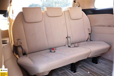 2012 Toyota Estima - Thumbnail