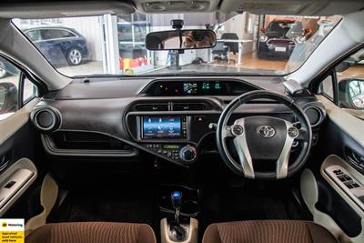 2012 Toyota Aqua - Thumbnail