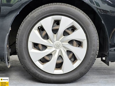 2015 Toyota Corolla - Thumbnail