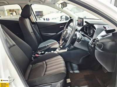 2022 Mazda MAZDA2 - Thumbnail