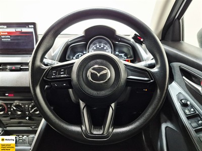 2022 Mazda MAZDA2 - Thumbnail