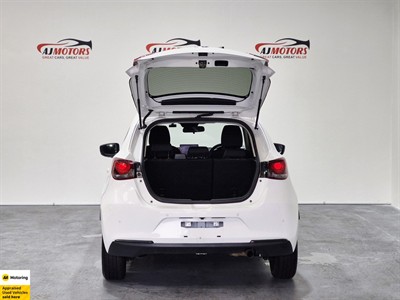 2022 Mazda MAZDA2 - Thumbnail