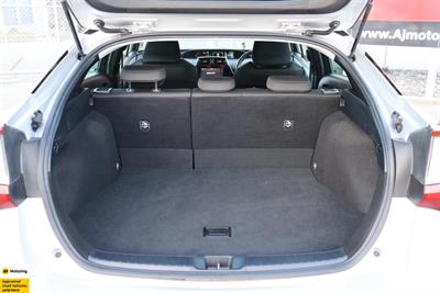 2019 Toyota Prius - Thumbnail