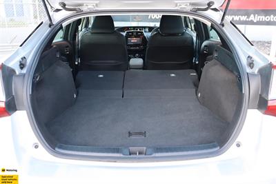 2019 Toyota Prius - Thumbnail