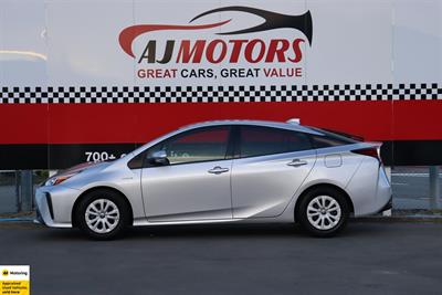 2019 Toyota Prius - Thumbnail