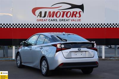 2019 Toyota Prius - Thumbnail
