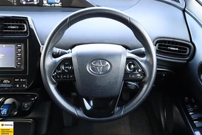 2019 Toyota Prius - Thumbnail