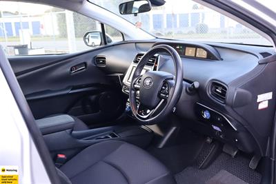 2019 Toyota Prius - Thumbnail