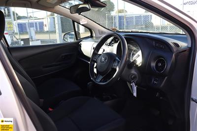 2017 Toyota Yaris - Thumbnail