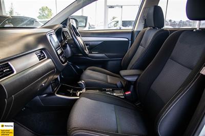 2018 Mitsubishi Outlander - Thumbnail