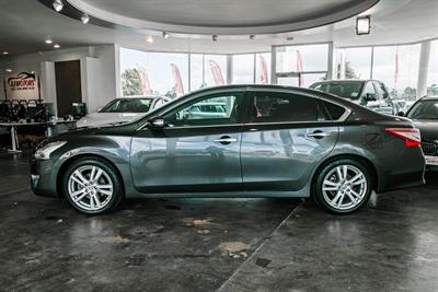 2016 Nissan Altima - Thumbnail