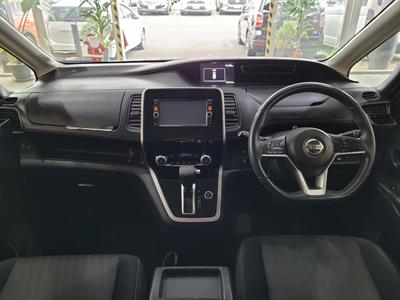 2016 Nissan Serena - Thumbnail