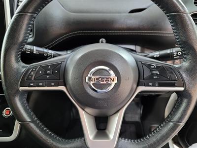 2016 Nissan Serena - Thumbnail