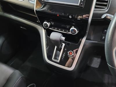 2016 Nissan Serena - Thumbnail