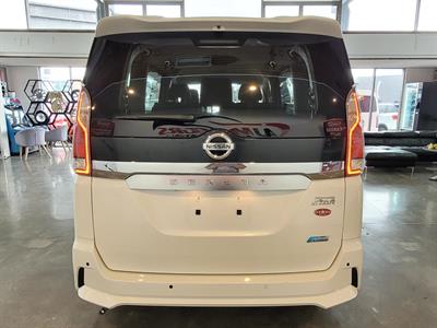 2016 Nissan Serena - Thumbnail